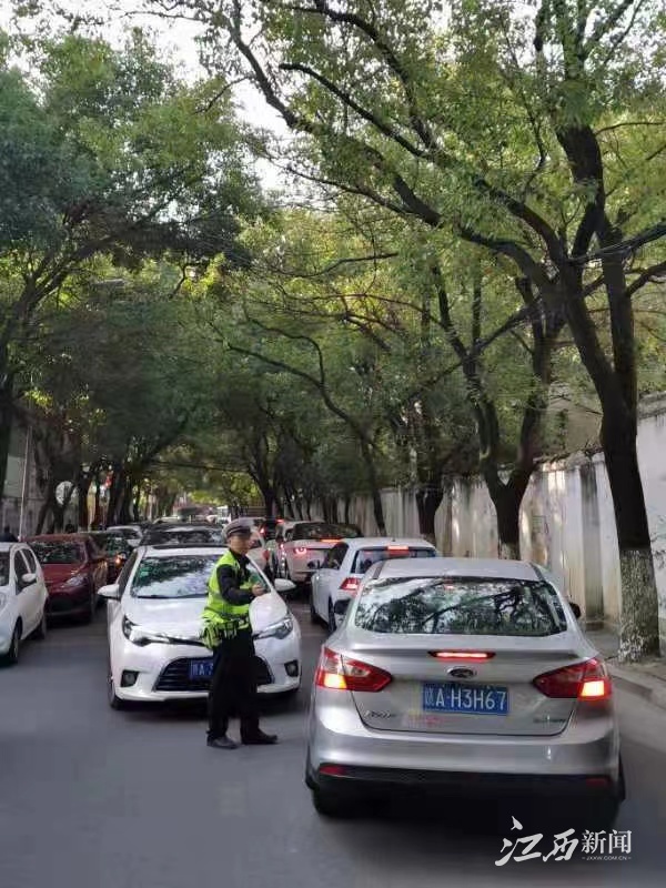 南昌交警出招 解了这条路早晚高峰拥堵难题