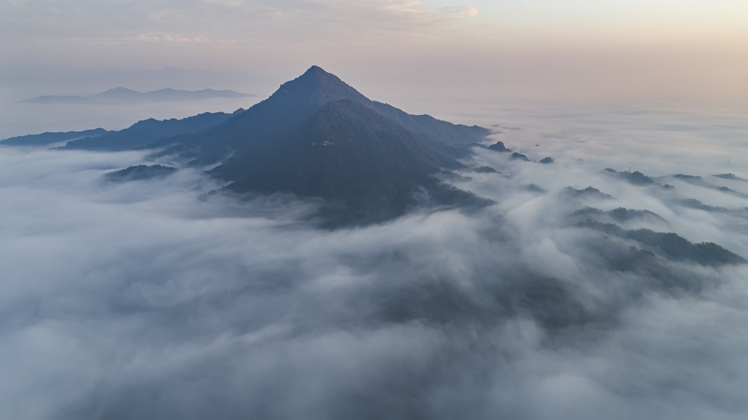 江西武宁云海仙境再现柳山景区