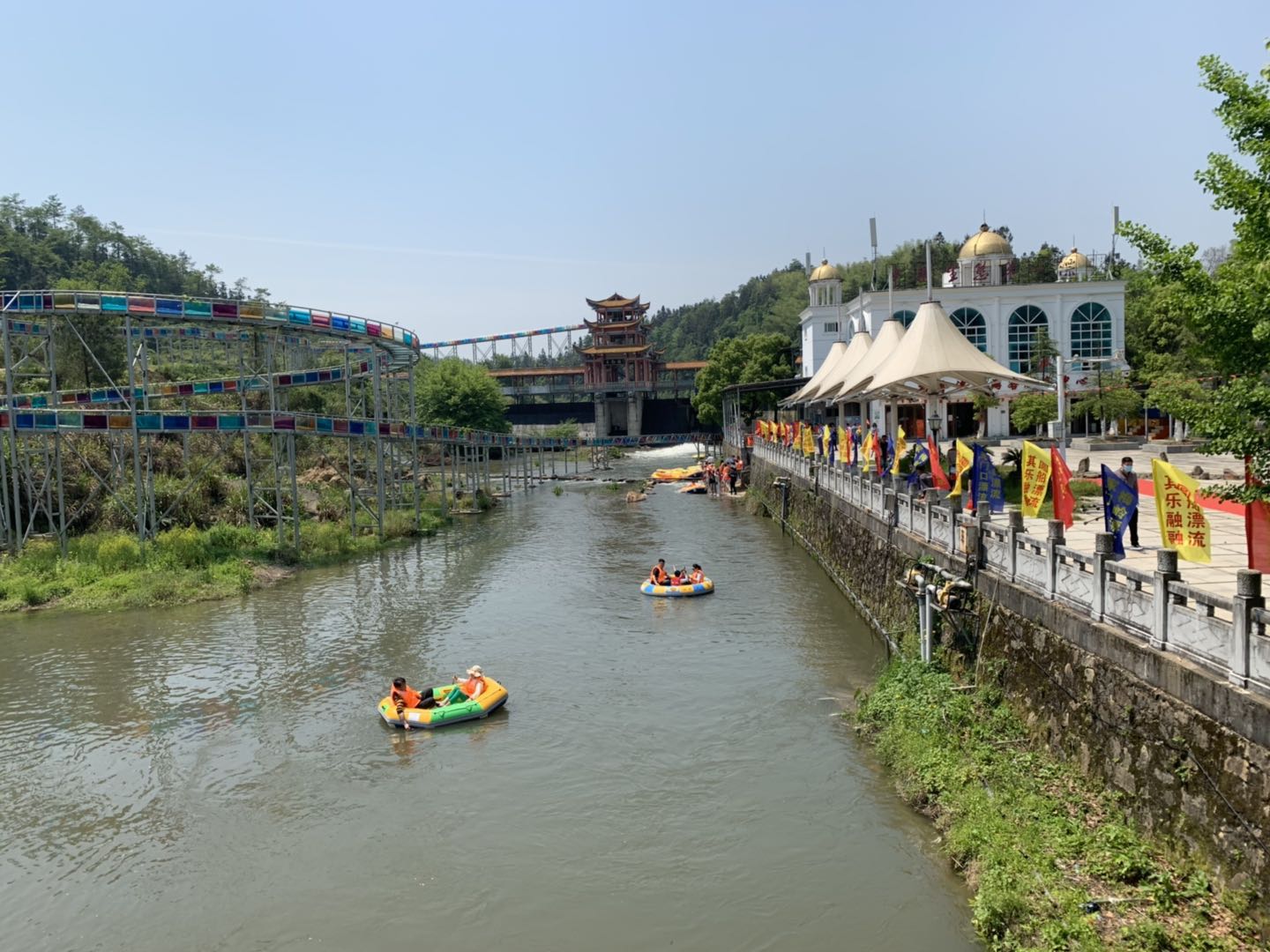 我的五一节#五一假期气温超30度 梅岭漂流正当时