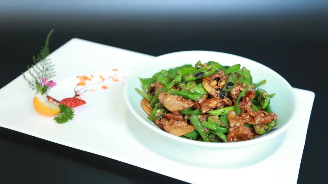 余干辣椒炒肉 stir-fried pork with yugan pepper