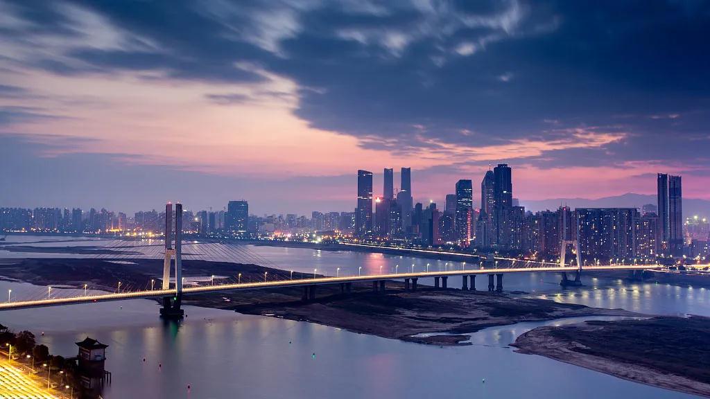 为什么南昌要一江两岸