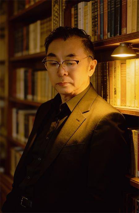 以才高行厚行走在艺术创作之路上 ——记书画家、先锋派作家王新(图1)