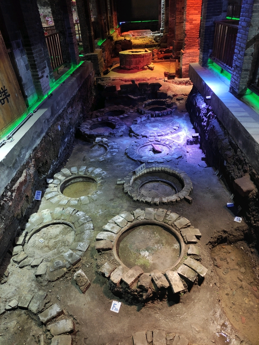 李渡元代烧酒作坊遗址遗址2002年被评为中国十大考古发现,2006年5月被