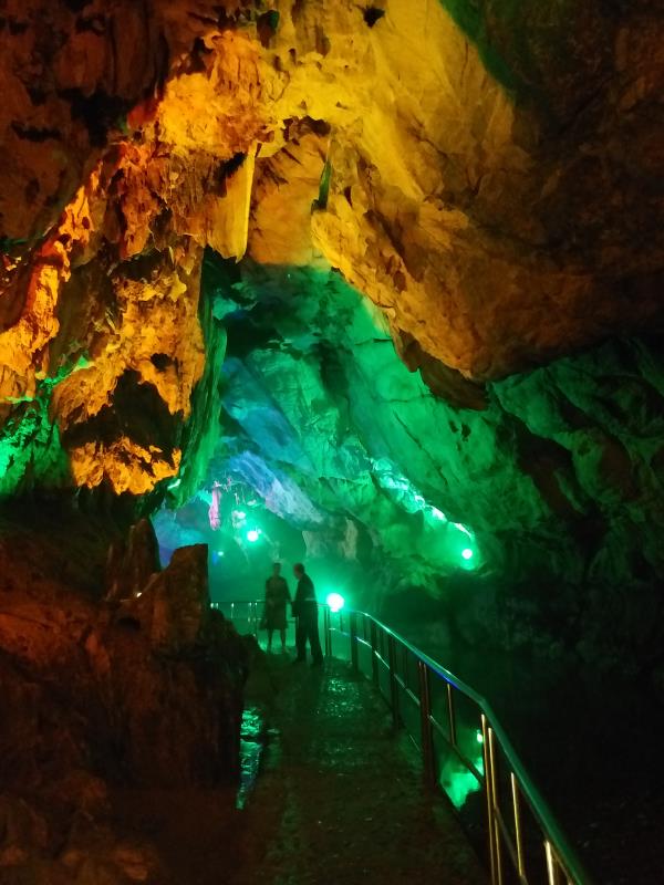 《锦绣中华》万载竹山洞五一期间吸引不少游客