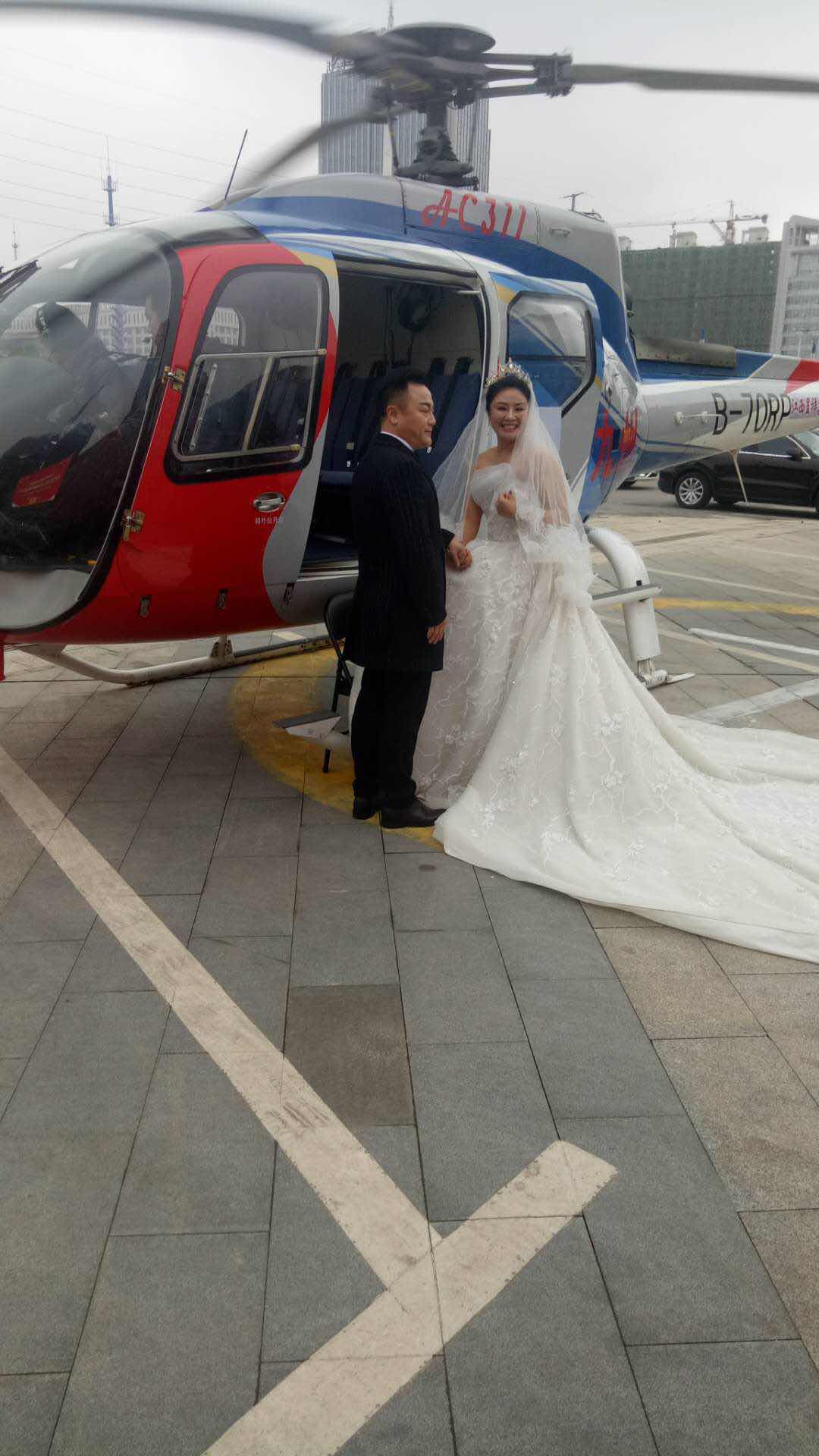 头一次!抚州"情人节"有人用飞机接新娘!