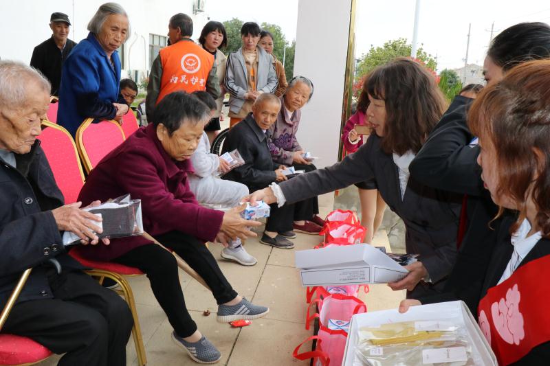 江西浮樑:愛心企業慰問養老院孤寡老人 | 大江新聞