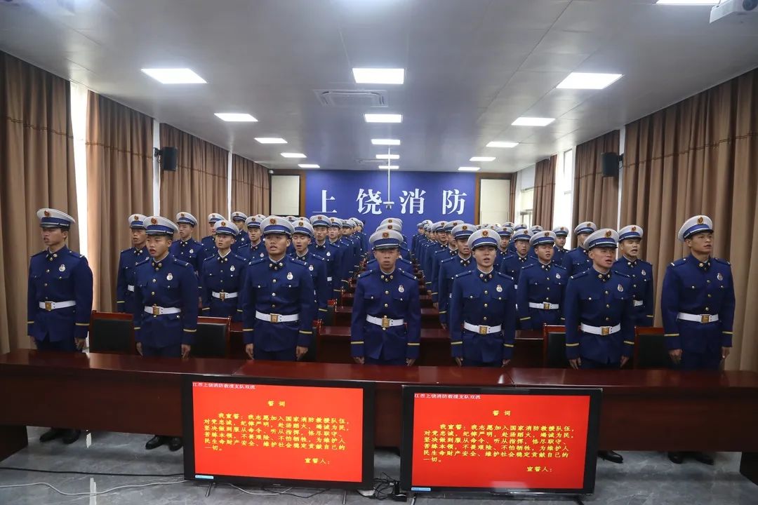 江西473名新消防员授衔!